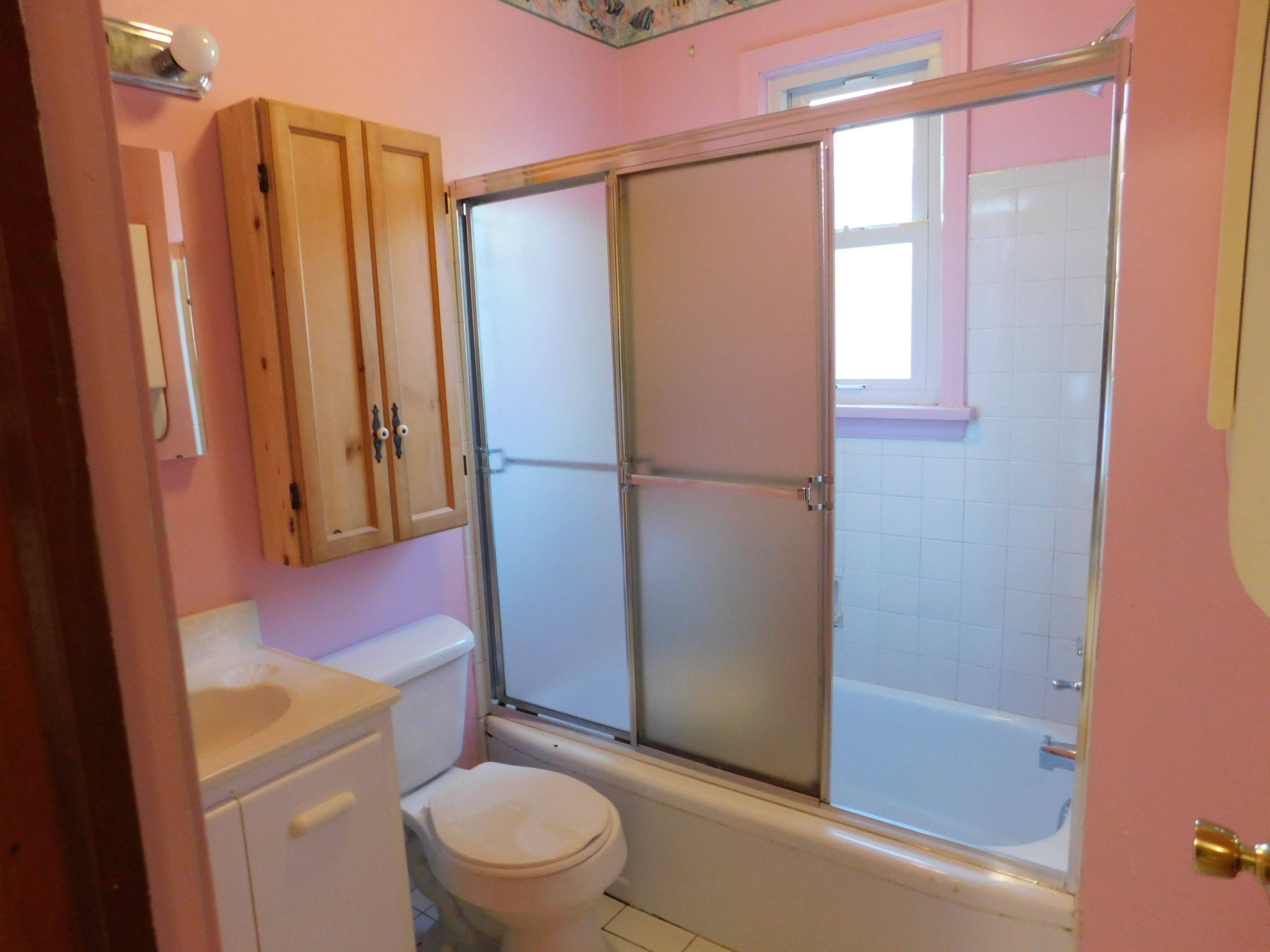 Niagara Falls, ON L2E 3L7,4096 Dyson AVE