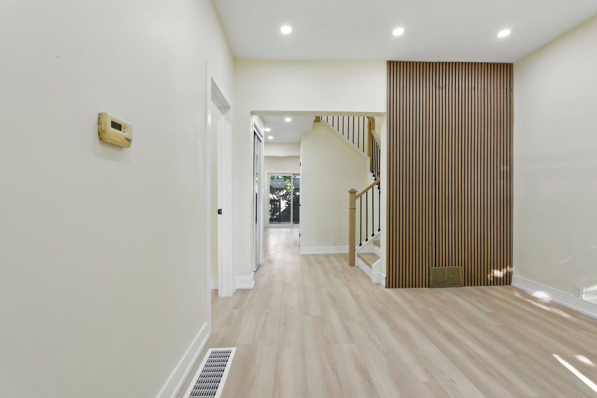 Hamilton, ON L8H 4R5,9 Alice ST