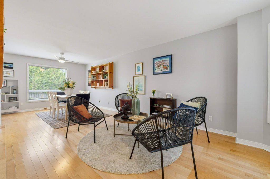 Kingston, ON K7M 8V7,1104 Acadia DR