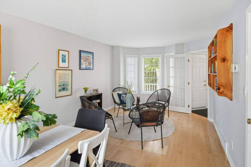 Kingston, ON K7M 8V7,1104 Acadia DR