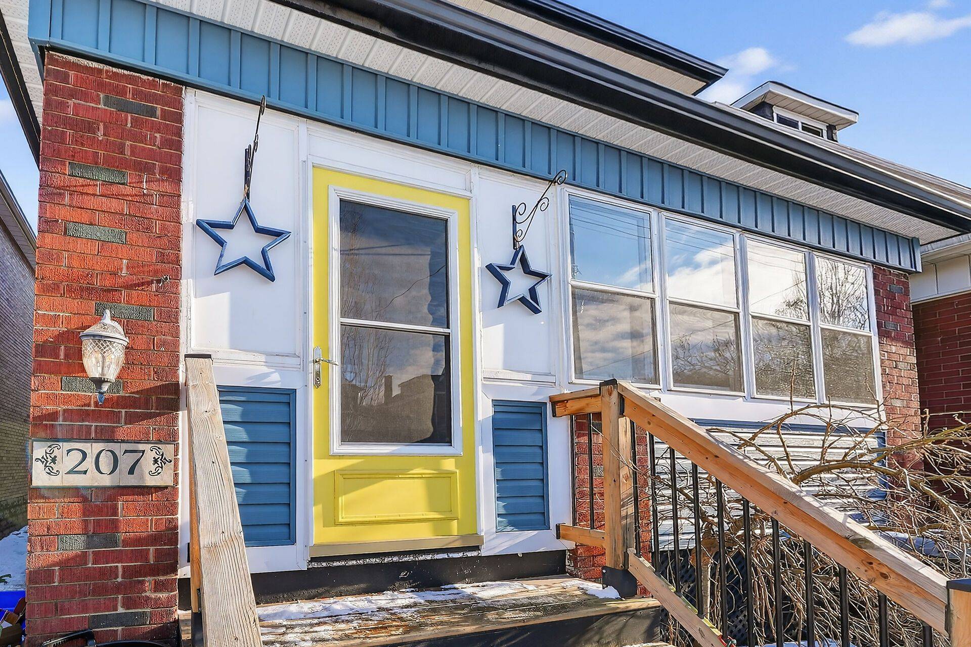 Hamilton, ON L8K 2J1,207 EDGEMONT ST S