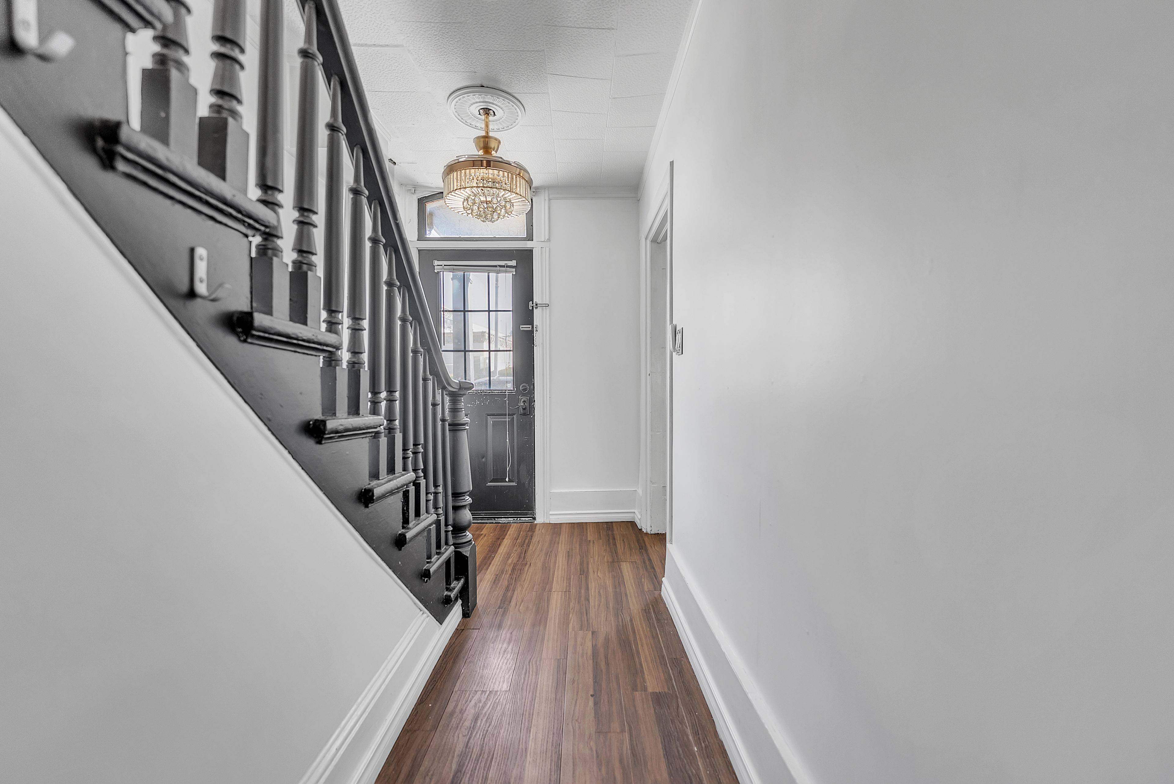 Belleville, ON K8N 5J8,130 John ST S