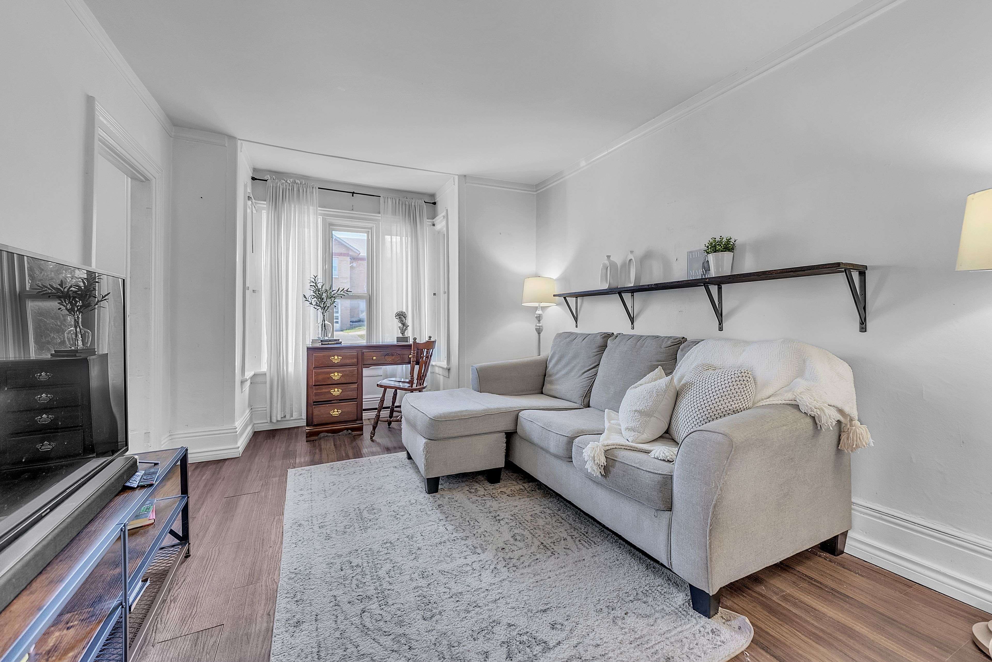 Belleville, ON K8N 5J8,130 John ST S