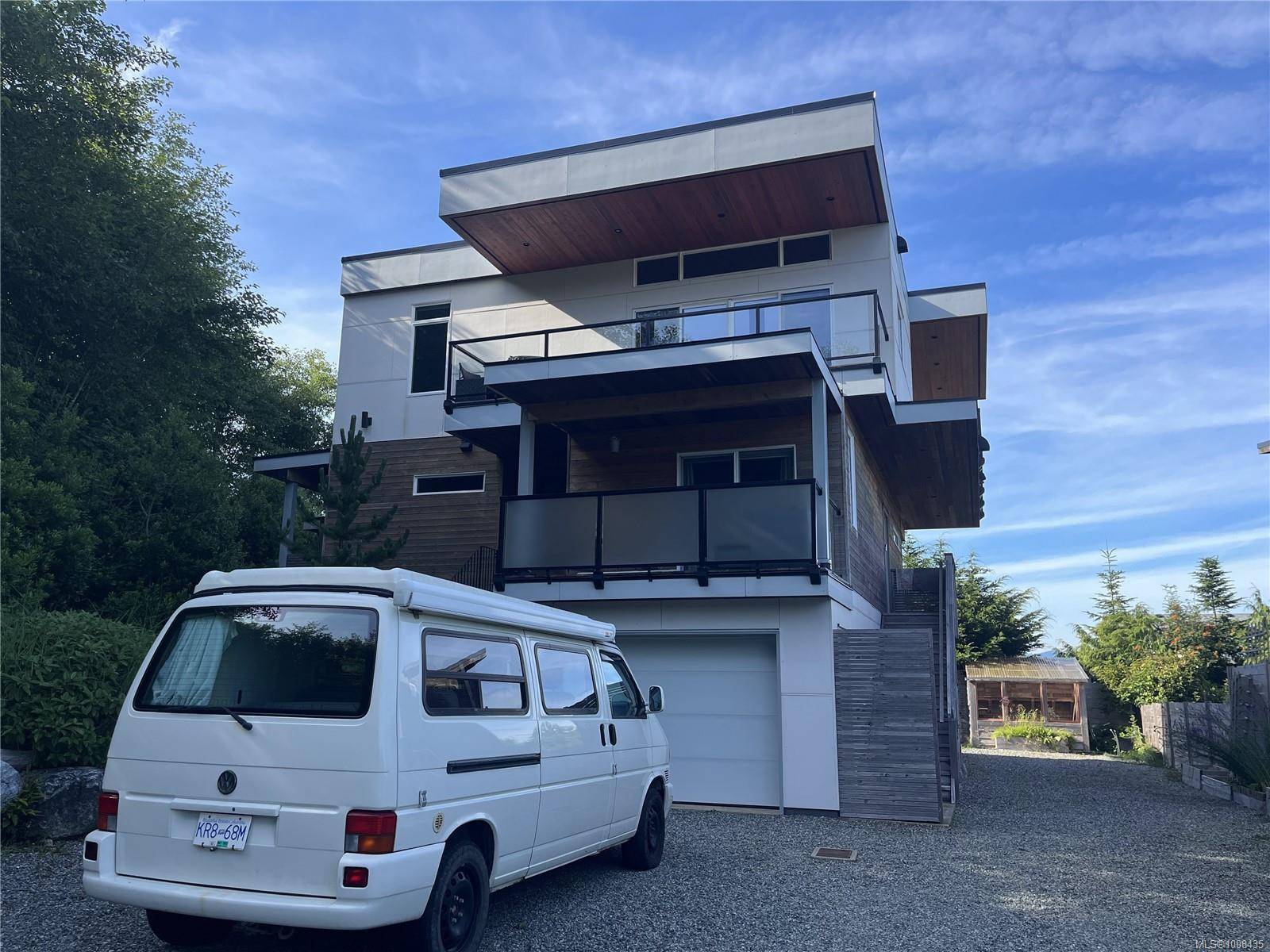 Tofino, BC V0R 2Z0,604 Alberto Rd