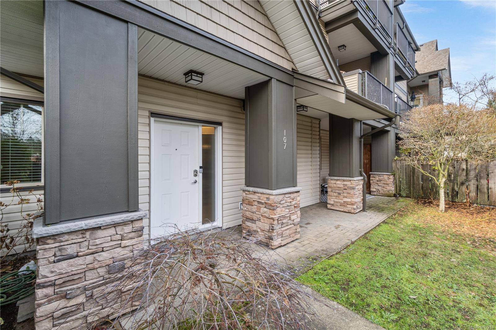 Nanaimo, BC V9Y 2B6,2111 Meredith Rd #107