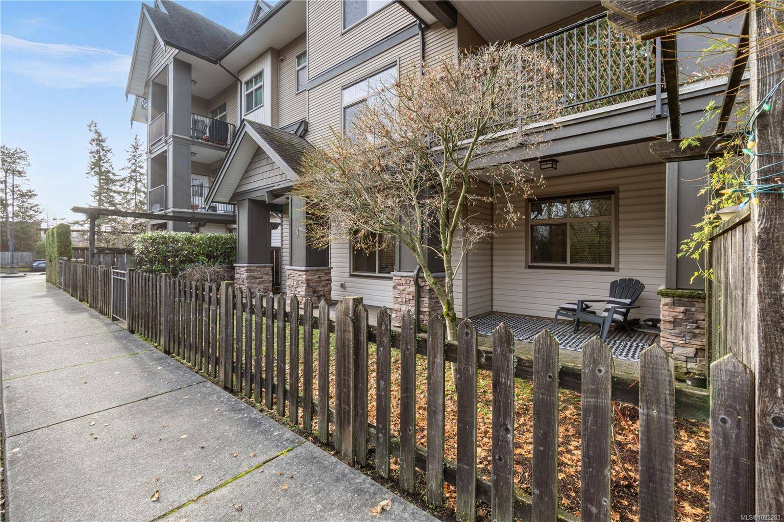 Nanaimo, BC V9Y 2B6,2111 Meredith Rd #107