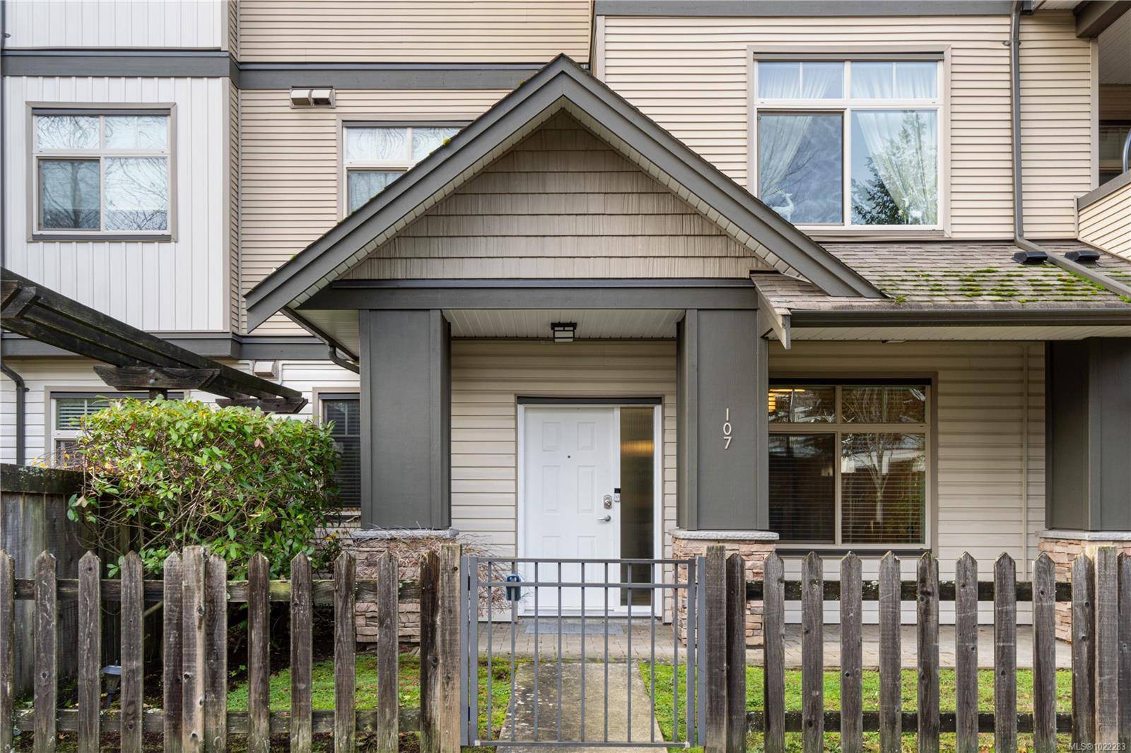 Nanaimo, BC V9Y 2B6,2111 Meredith Rd #107