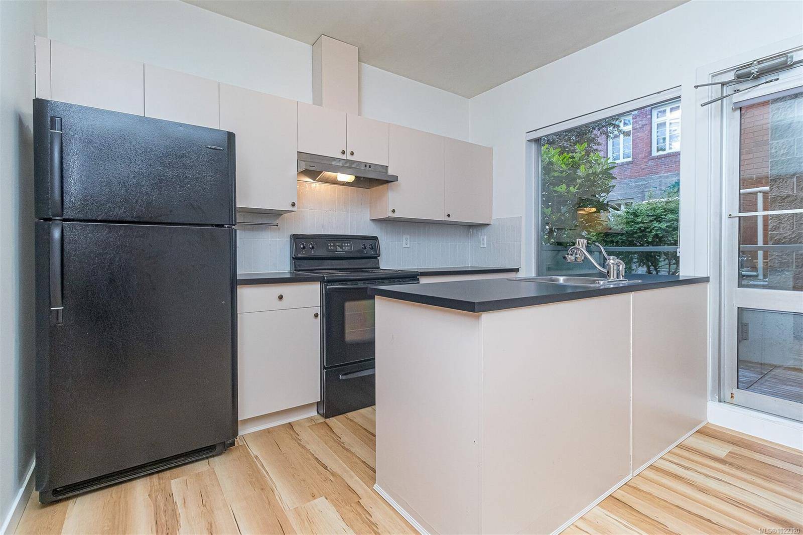 Victoria, BC V8W 0A2,848 Mason St #205