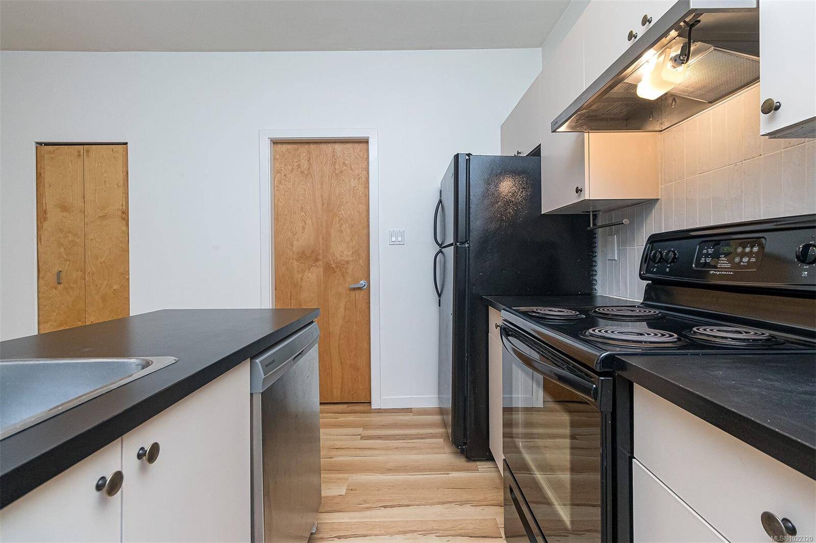 Victoria, BC V8W 0A2,848 Mason St #205