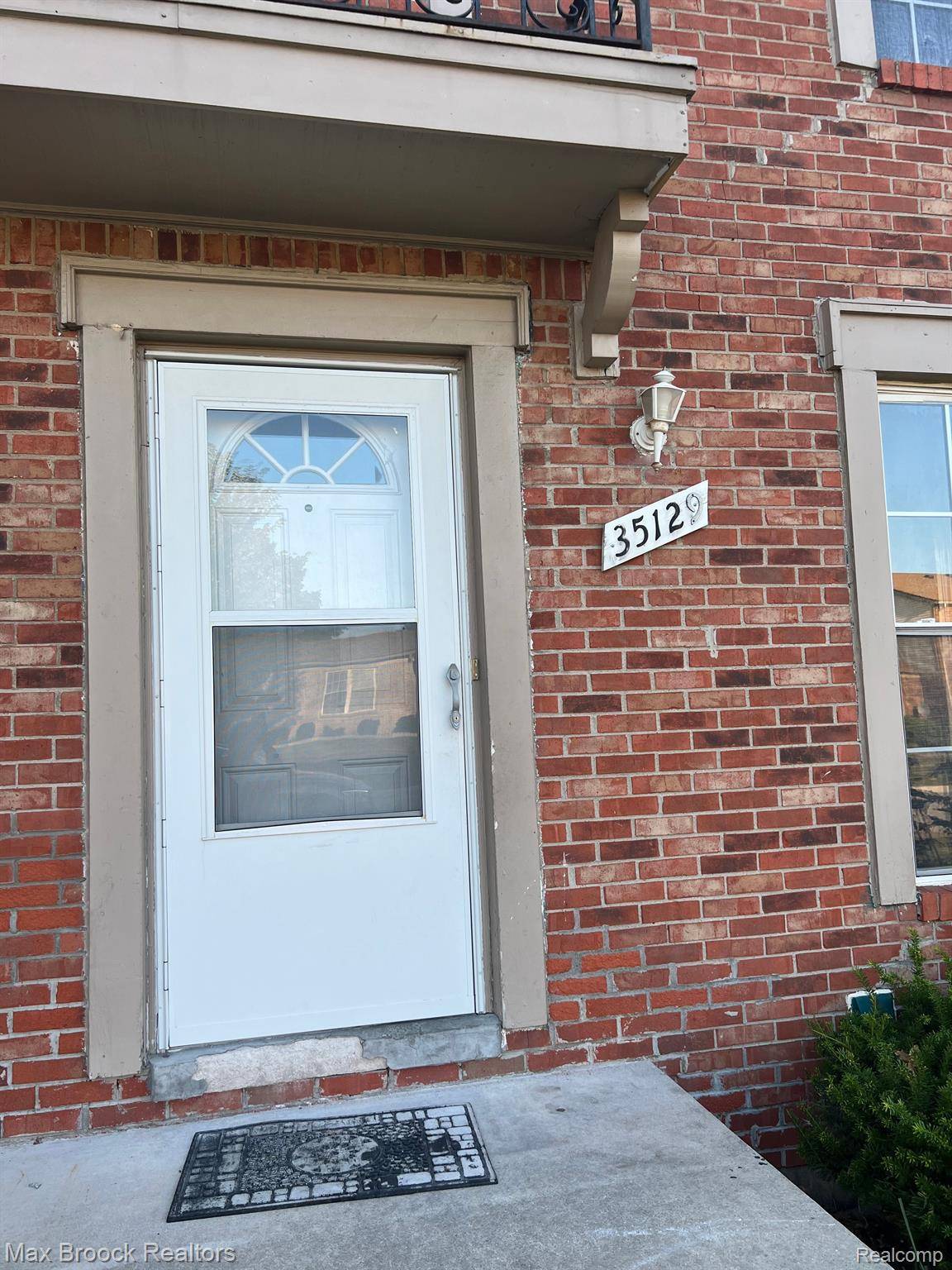 Sterling Heights, MI 48312,35129 TERRYBROOK DR DR #27