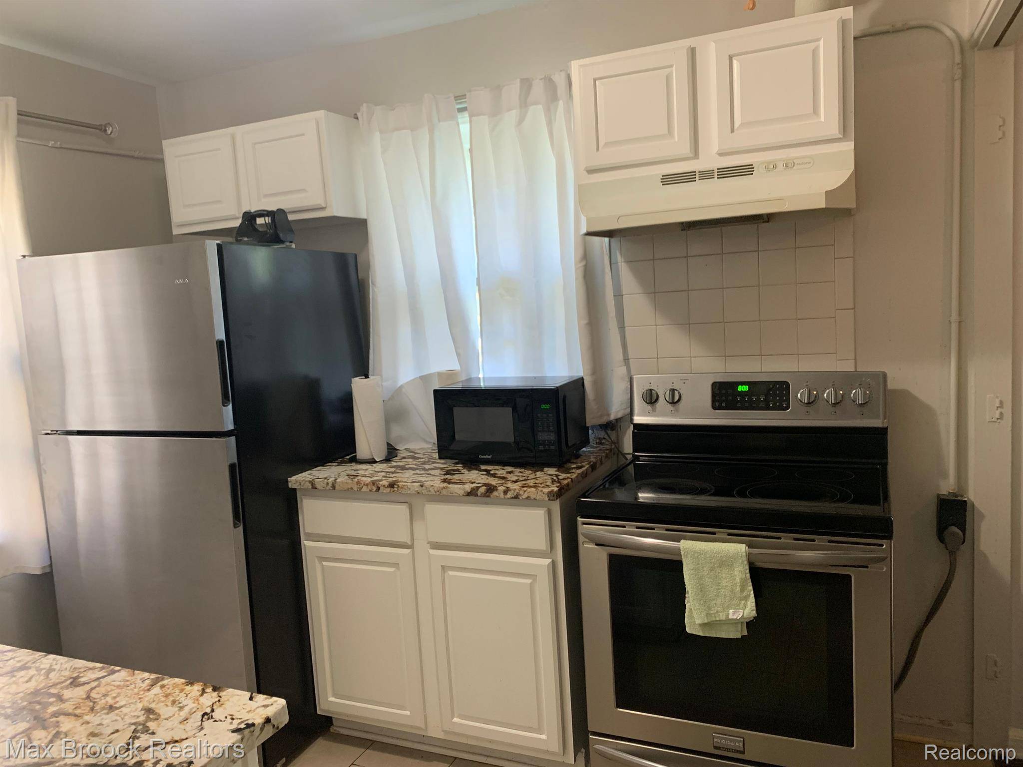 Oak Park, MI 48237,10431 CORNING ST