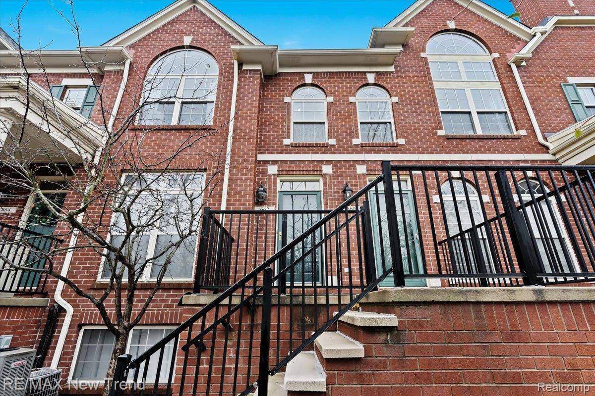 Milford, MI 48381,662 Village LN