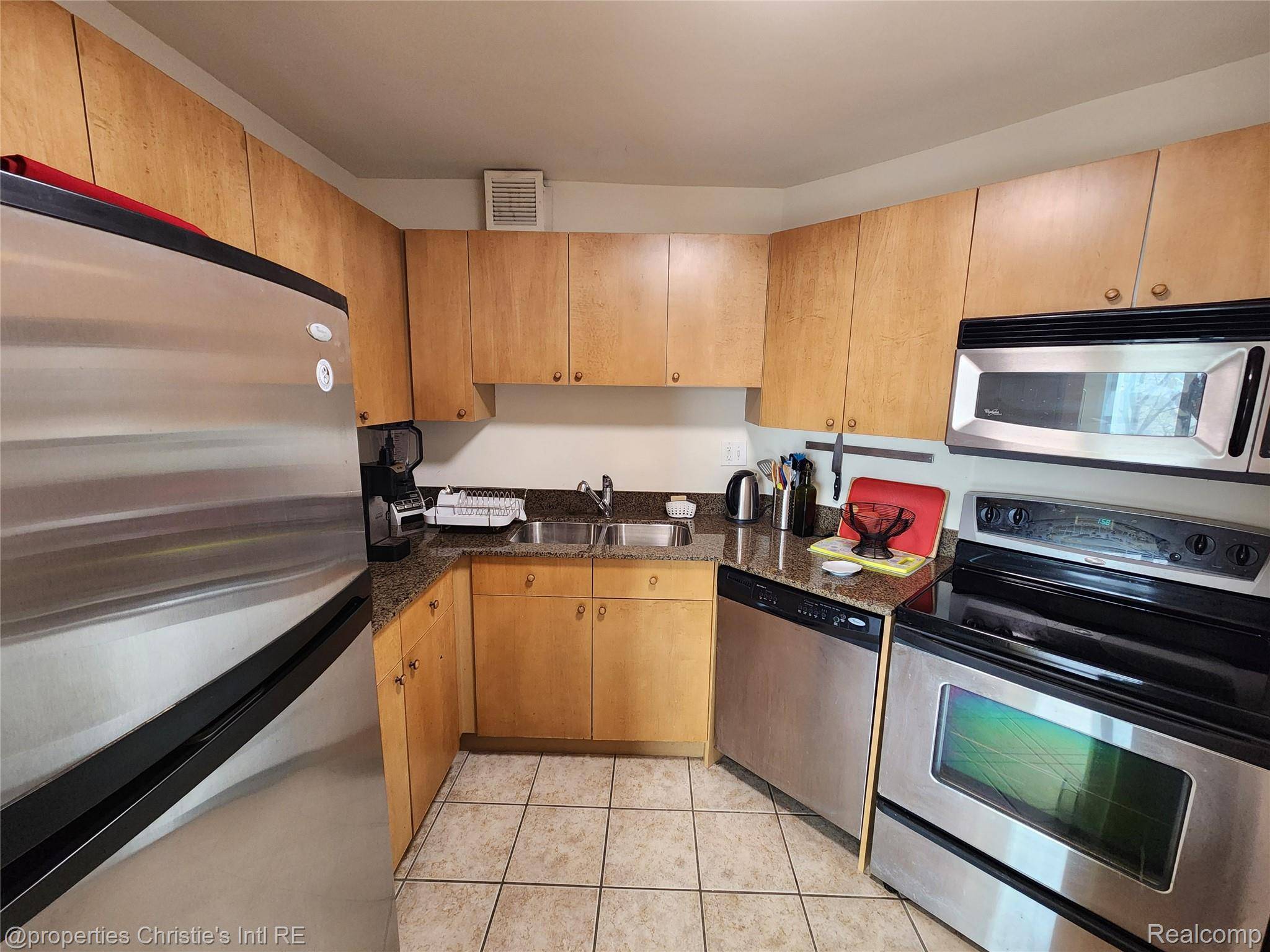 Detroit, MI 48226,1001 W JEFFERSON AVE #4D