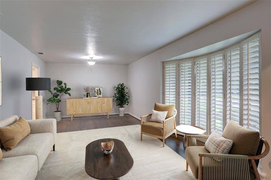 Dallas, TX 75243,9424 Hunters Creek Drive