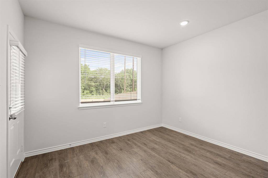 Ennis, TX 75119,1500 Romans Road