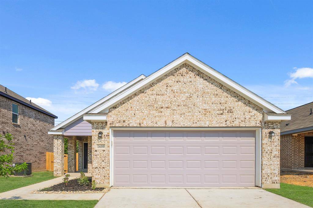 Ennis, TX 75119,1600 Romans Road