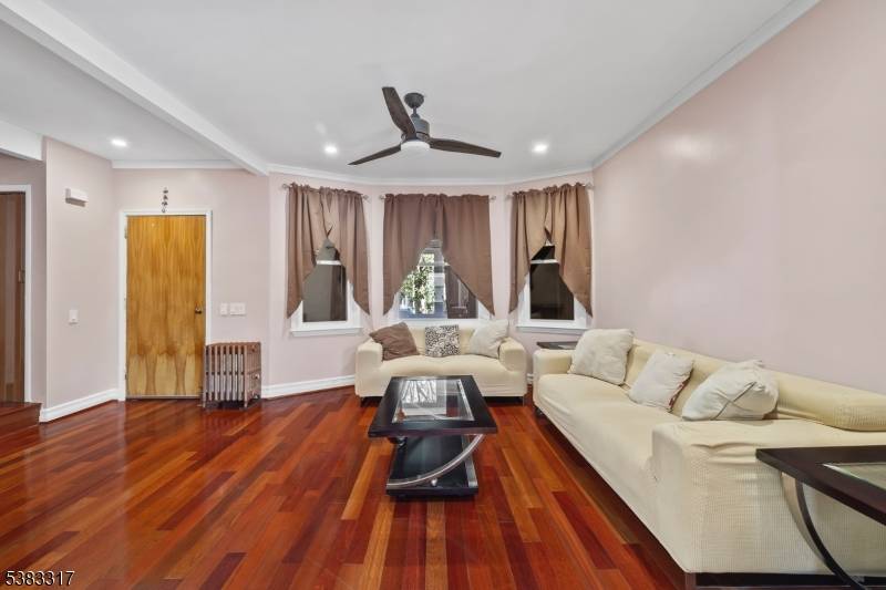 Kearny Town, NJ 07032,68 Quincy Ave