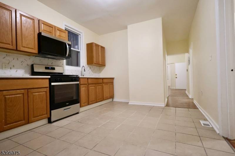 Newark City, NJ 07103,512 S 17Th St