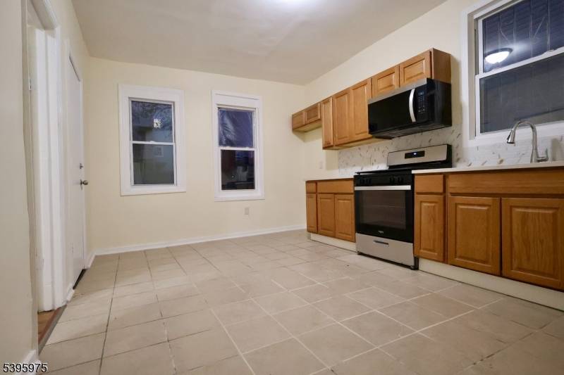 Newark City, NJ 07103,512 S 17Th St