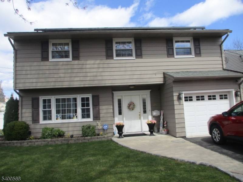 Nutley Twp., NJ 07110,26 Donna Ct