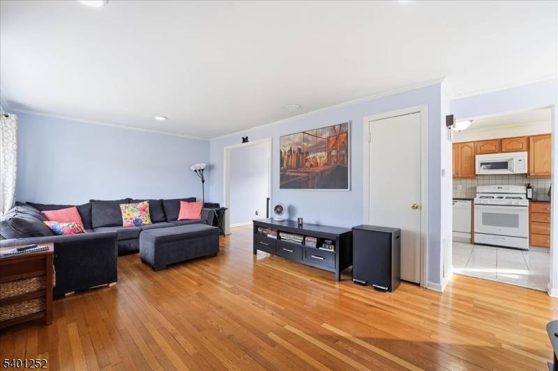 Linden City, NJ 07036,527 Birchwood Rd