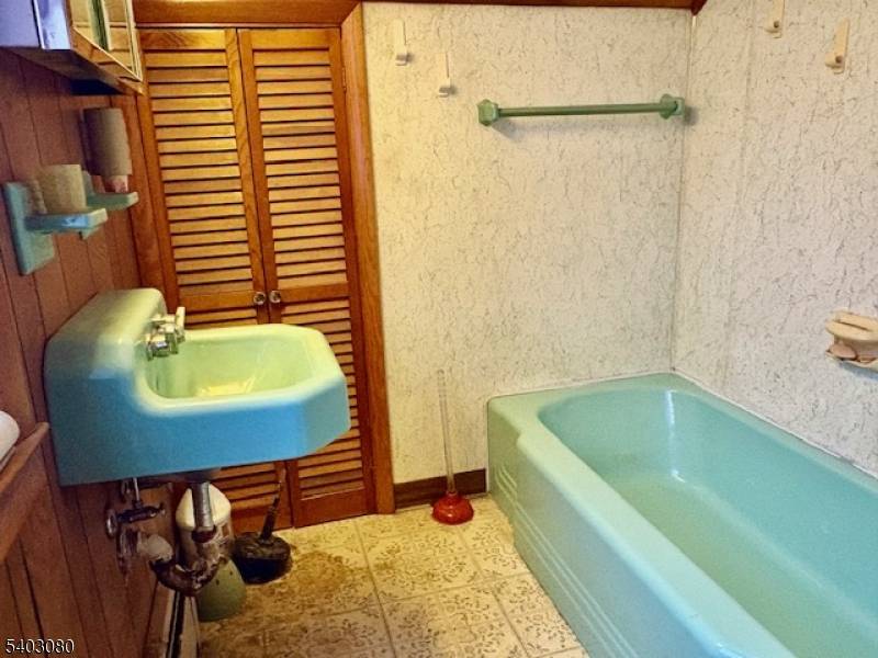 Linden City, NJ 07036,236 W Linden Ave