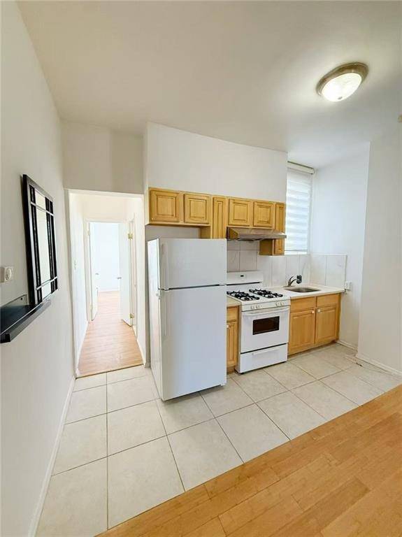 Brooklyn, NY 11209,652 73rd ST