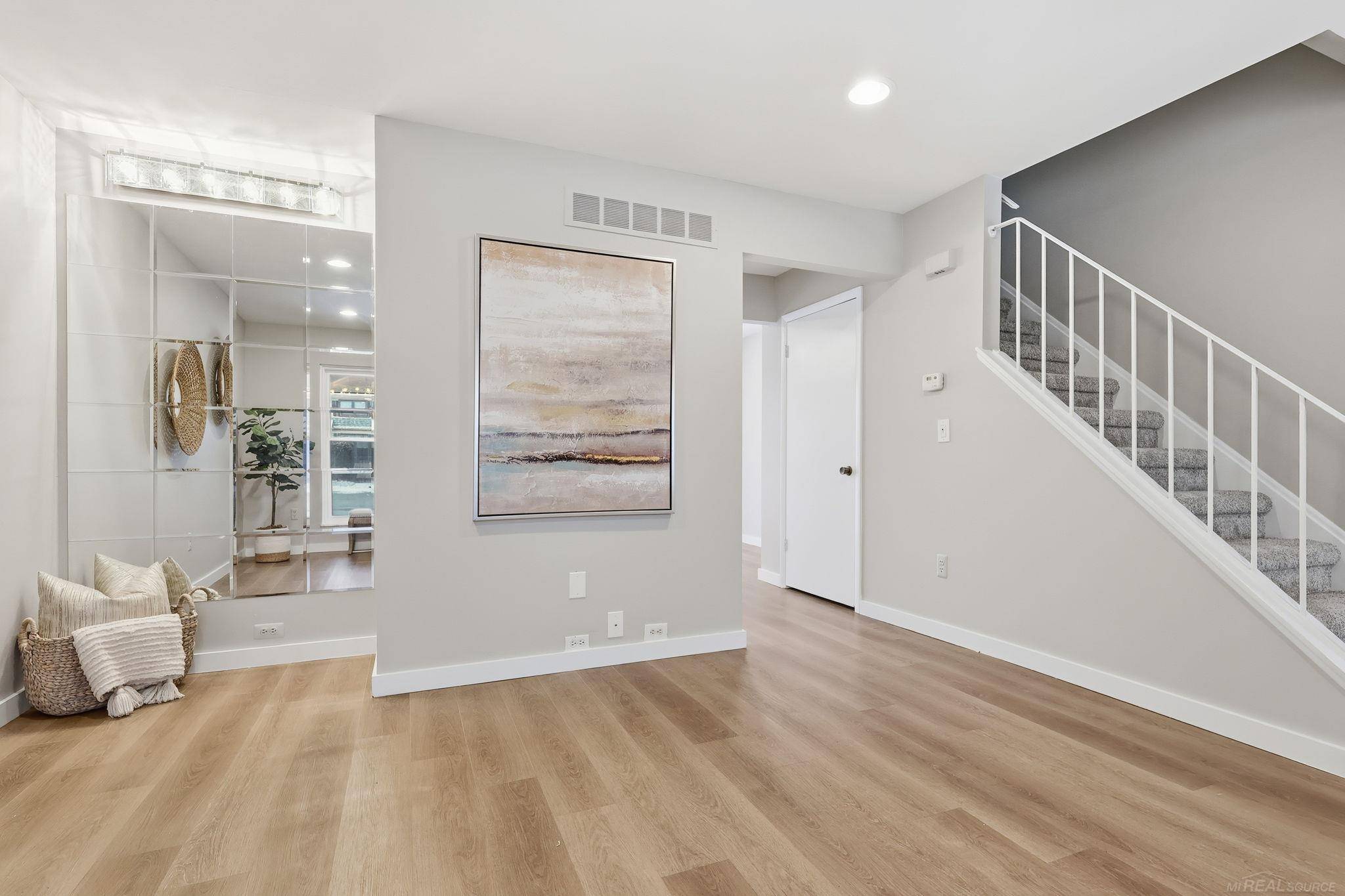 Warren, MI 48093,31610 Green Meadow LN