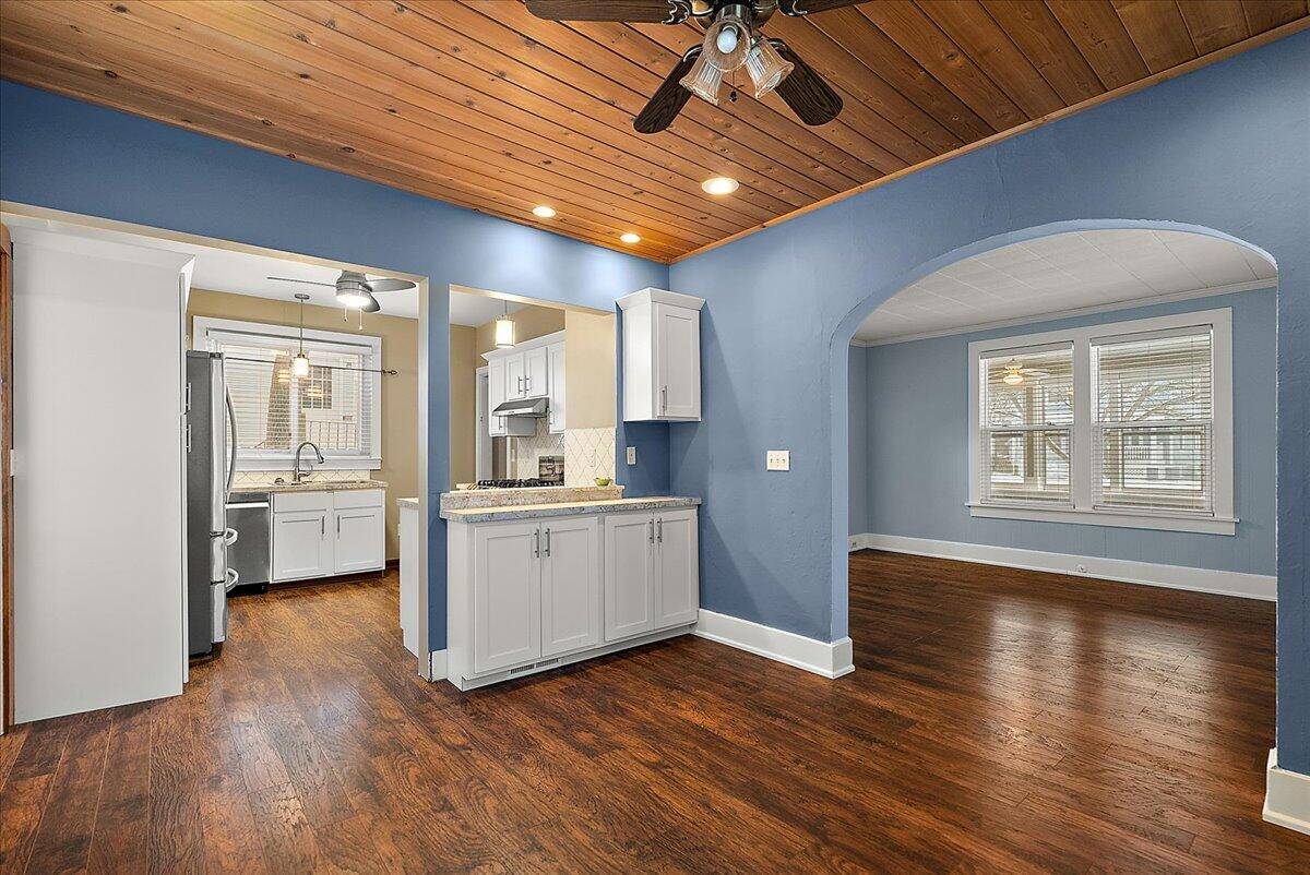 Grand Haven, MI 49417,1037 Washington AVE