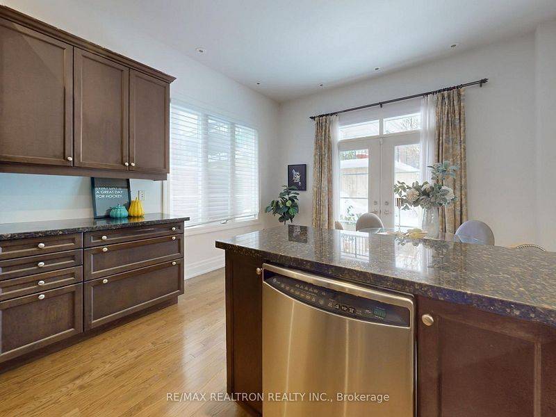 Toronto C12, ON M2P 1B6,47 York Mills RD #215