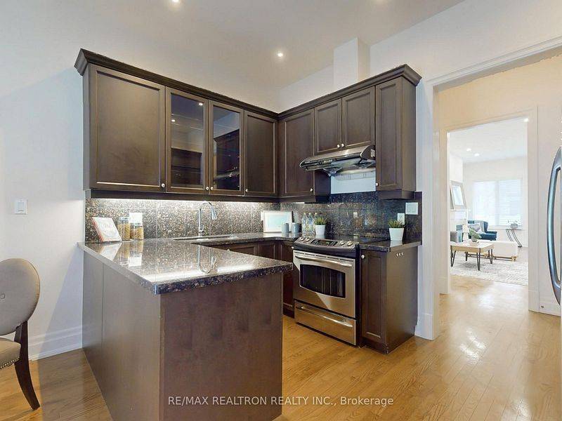 Toronto C12, ON M2P 1B6,47 York Mills RD #215