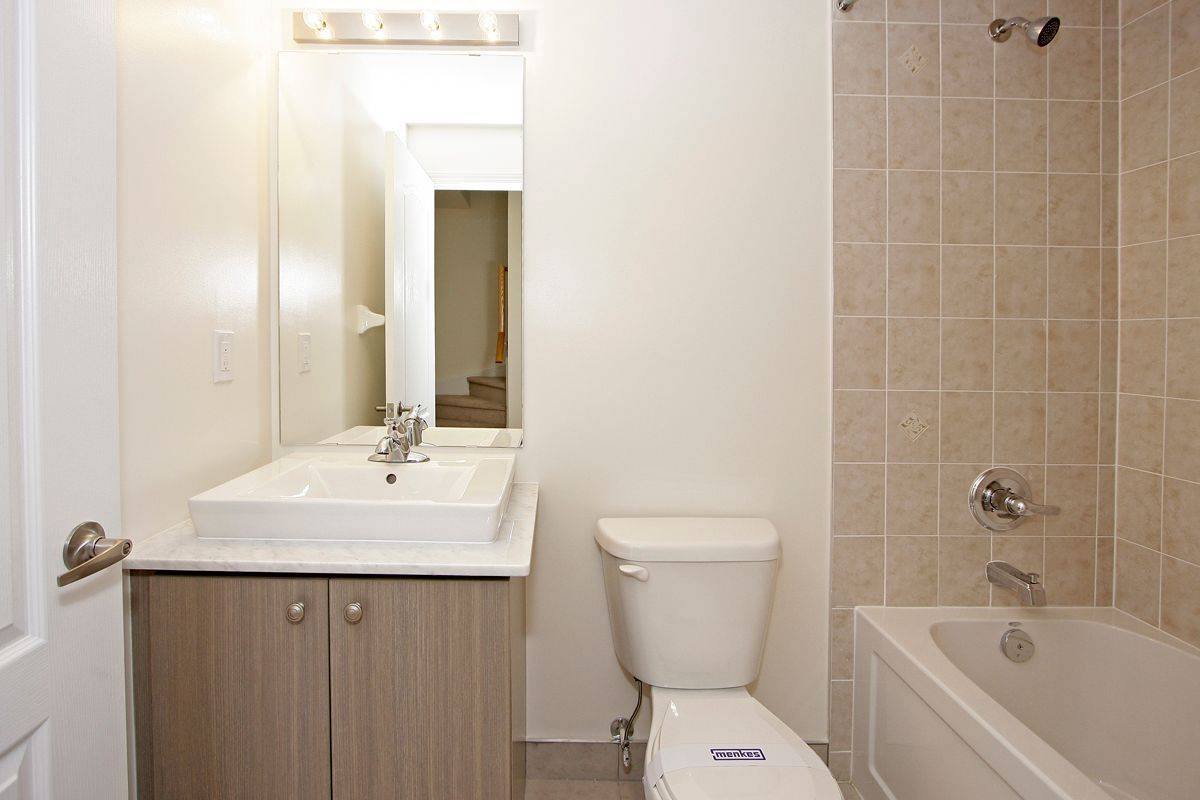 Toronto C07, ON M2R 0A4,15 Coneflower CRES #232