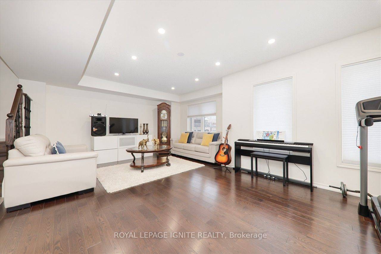 Ajax, ON L1Z 0T1,27 Devineridge AVE