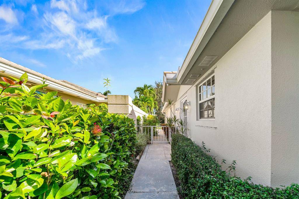 Palm Beach Gardens, FL 33410,4186 Royal oaks Dr