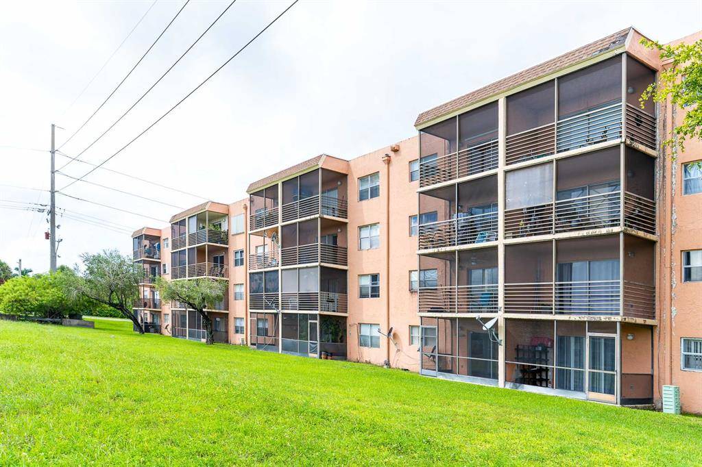 Sunrise, FL 33351,3110 N Pine Island Rd #304