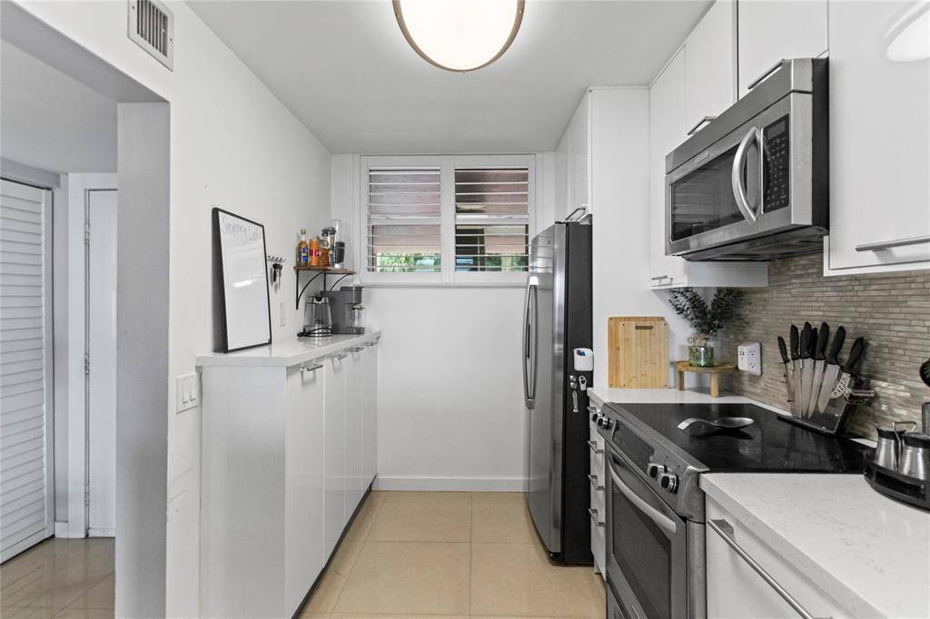 Oakland Park, FL 33309,111 Lake Emerald Drive #106