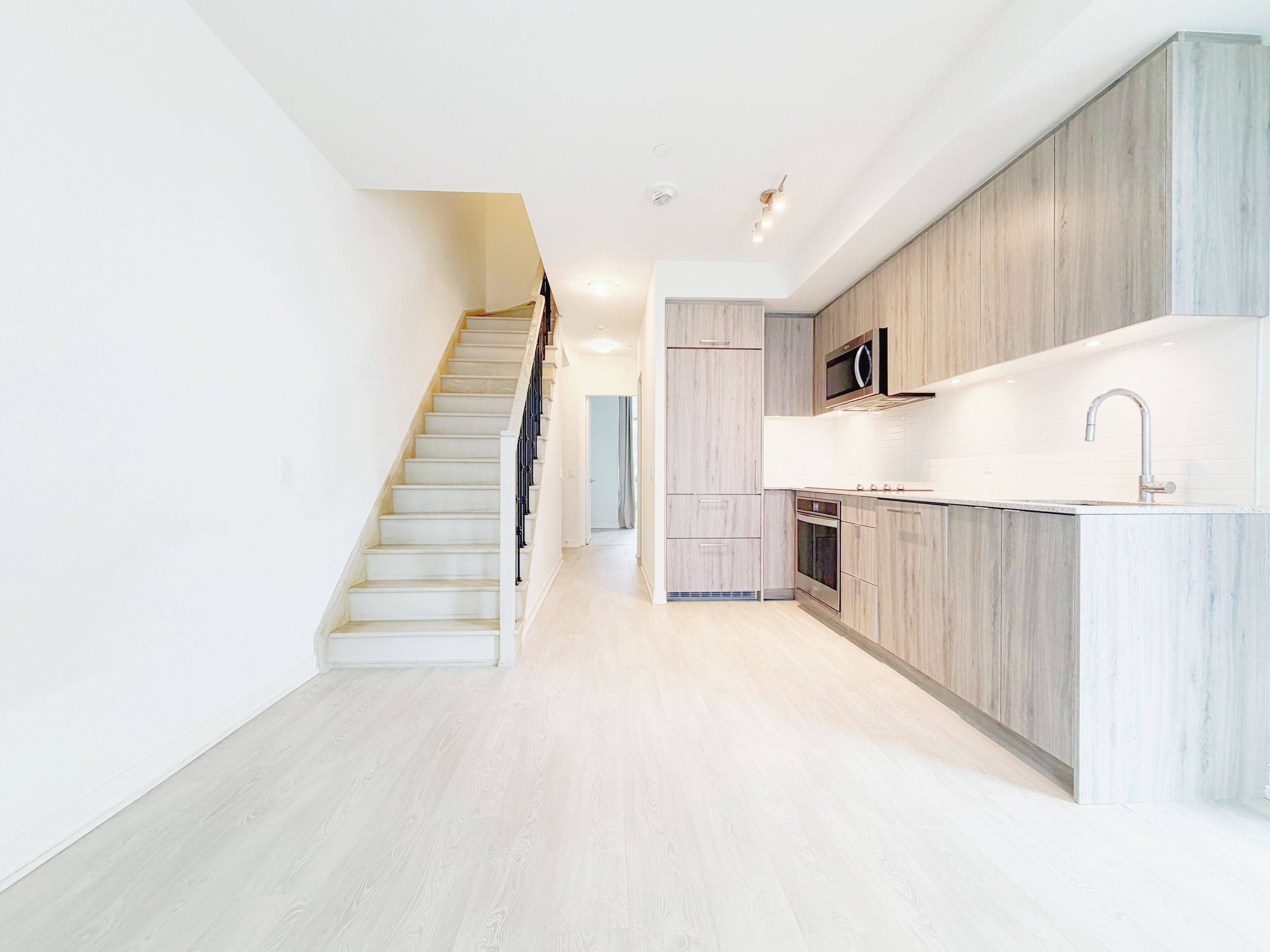 Richmond Hill, ON L4C 5T6,3 Rosewater ST #TH107