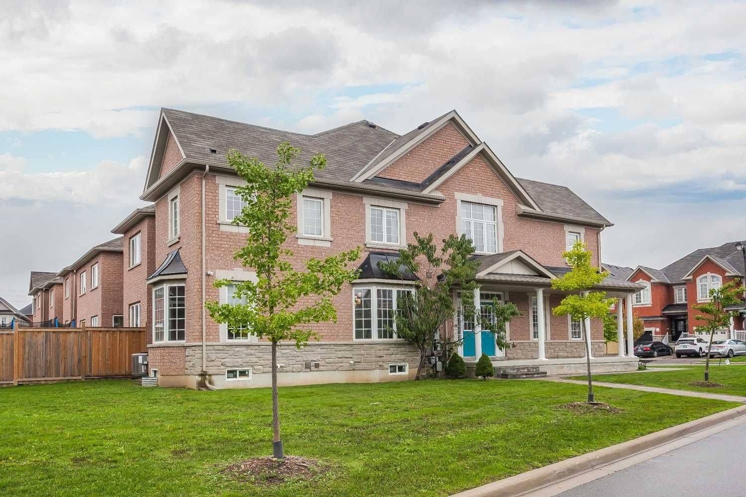 Richmond Hill, ON L4E 0X3,1 London Pride DR