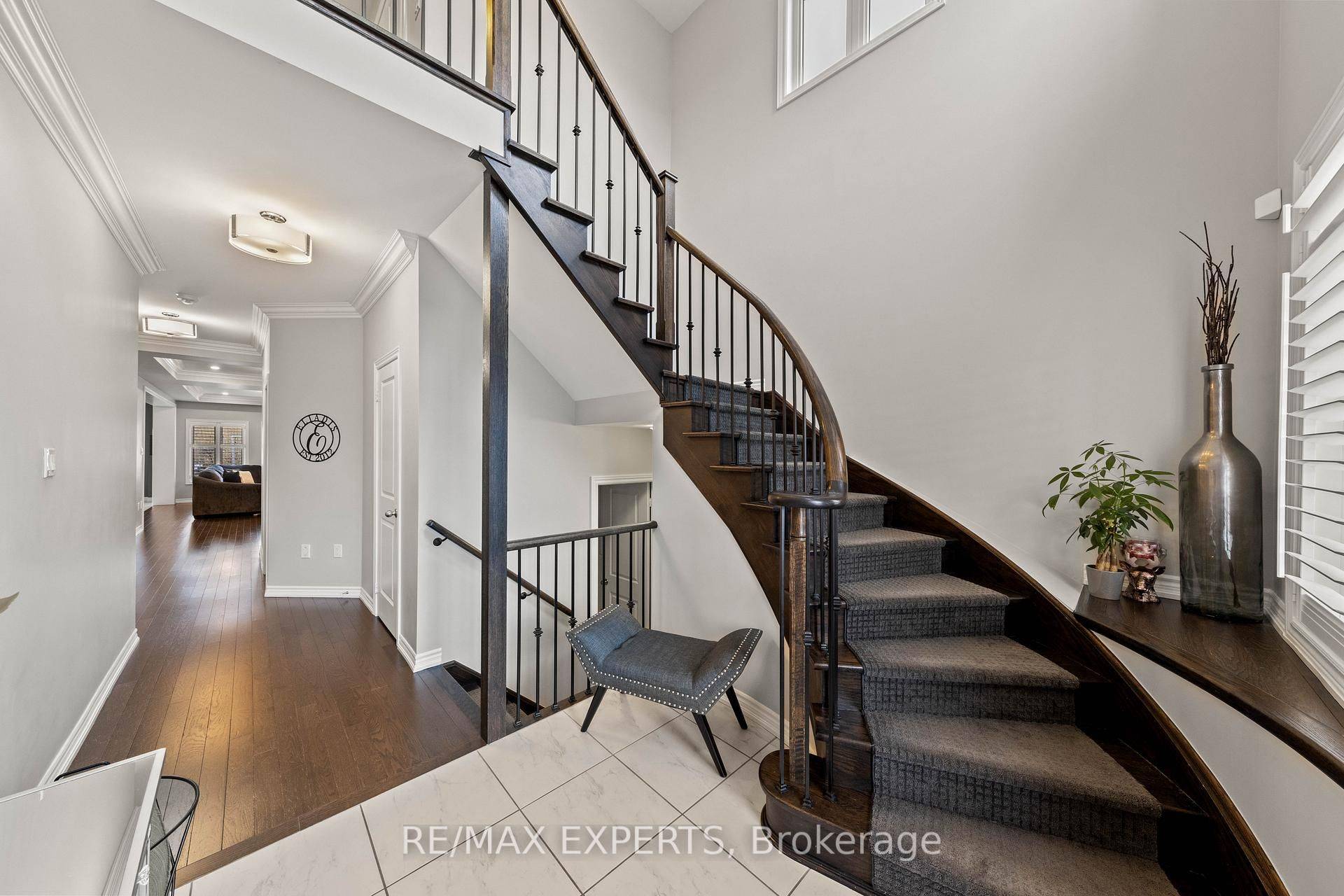 East Gwillimbury, ON L0G 1M0,48 Manor Glen CRES