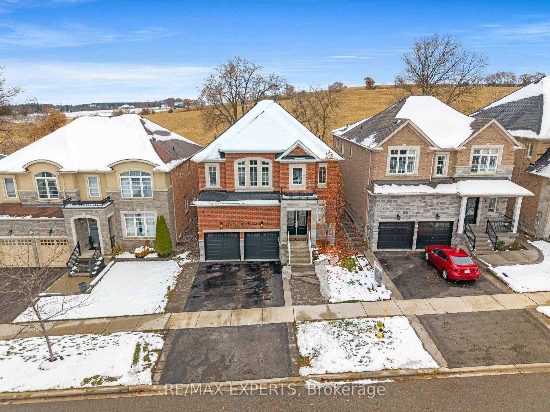 East Gwillimbury, ON L0G 1M0,48 Manor Glen CRES