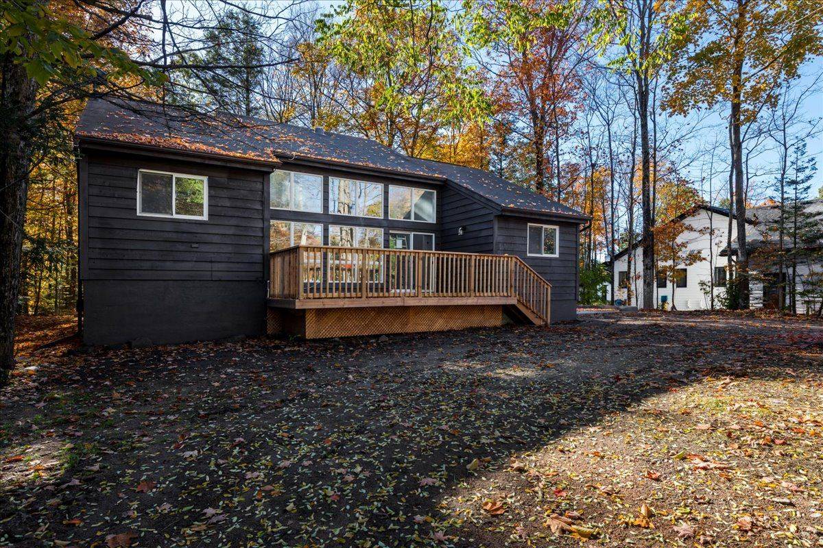 Tiny, ON L9M 0J2,901 17th Concession West RD