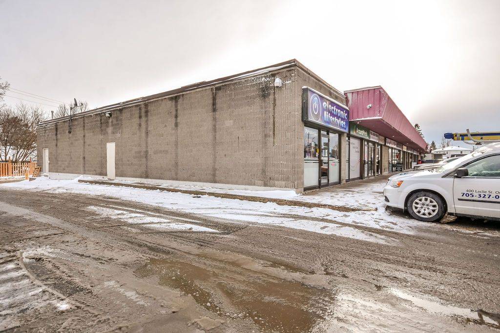 Orillia, ON L3V 4P5,400 LACLIE ST #11