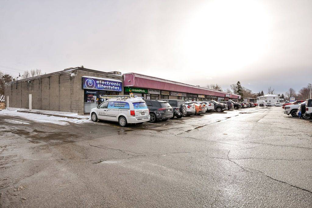 Orillia, ON L3V 4P5,400 LACLIE ST #11