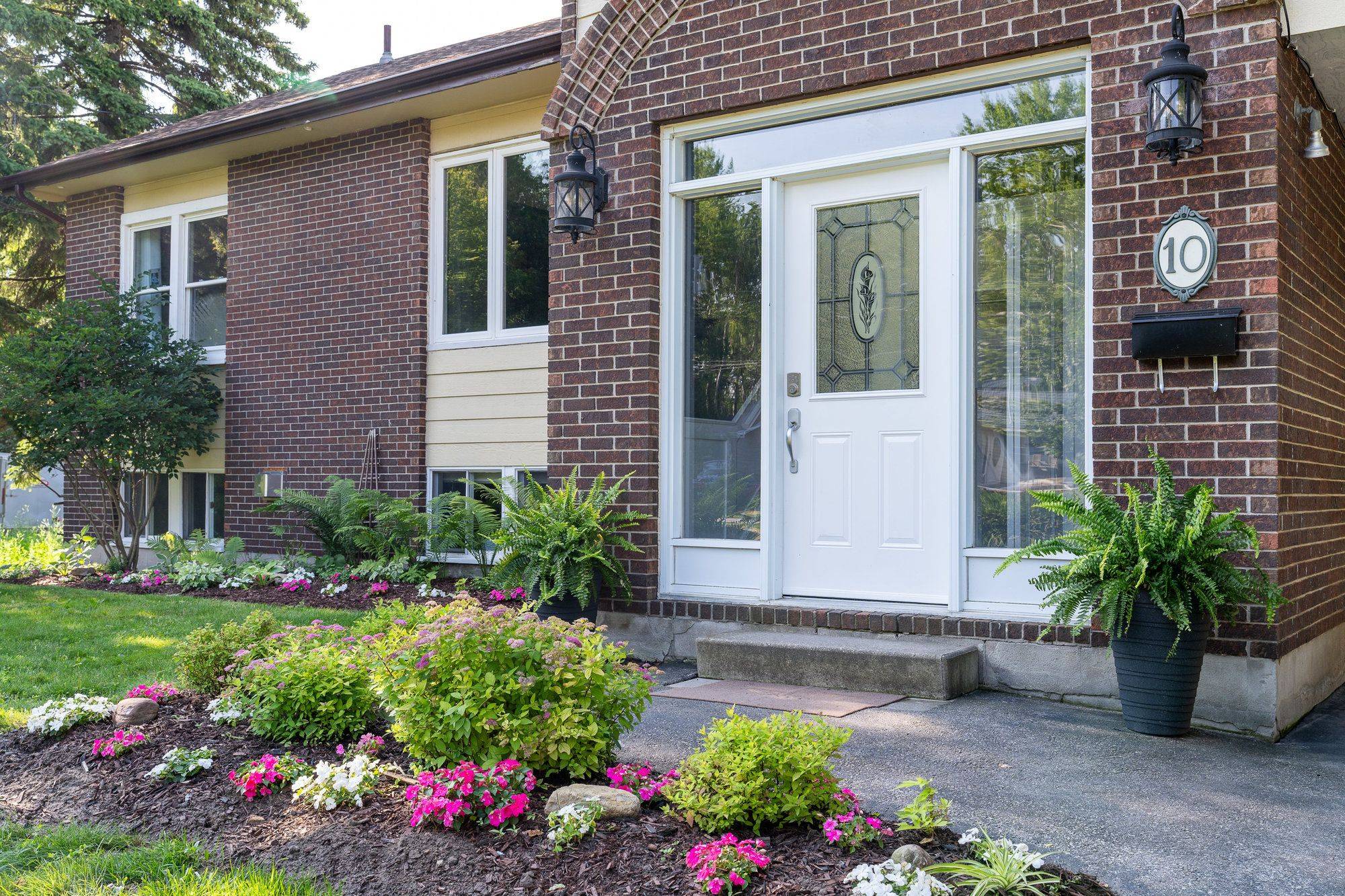 Collingwood, ON L9Y 4P1,10 Water ST