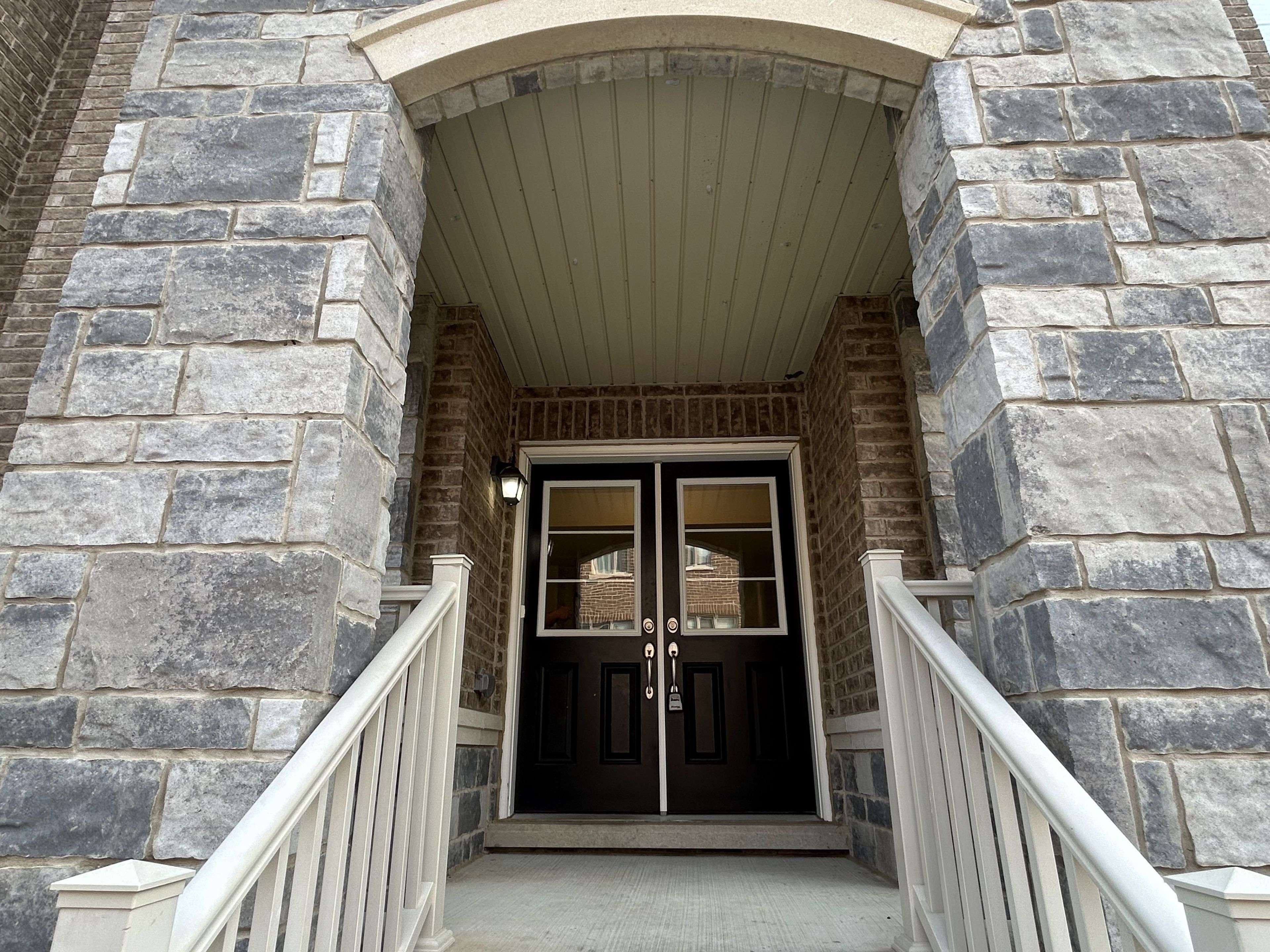 Brampton, ON L6Y 6C5,3 Temple Manor RD