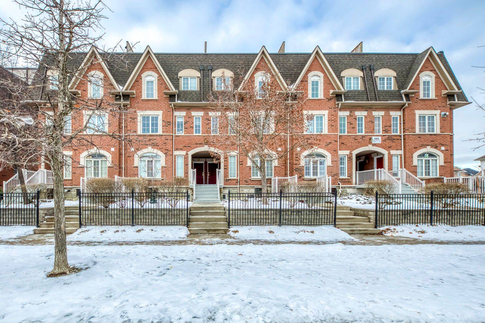 Mississauga, ON L5B 4K3,605 Shoreline DR #11