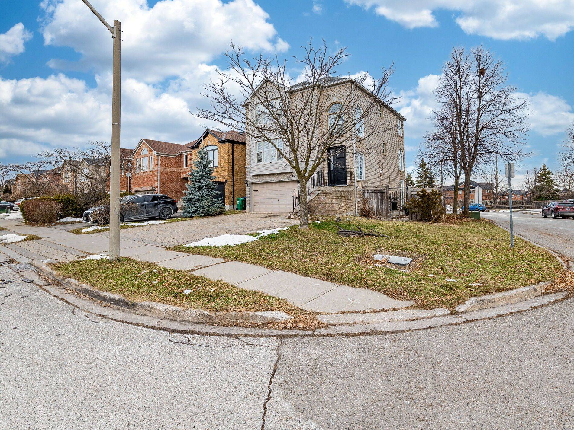 Brampton, ON L6Z 4T5,85 Forestgrove CIR