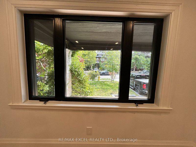 Toronto W02, ON M6S 2B3,34 Raymond AVE