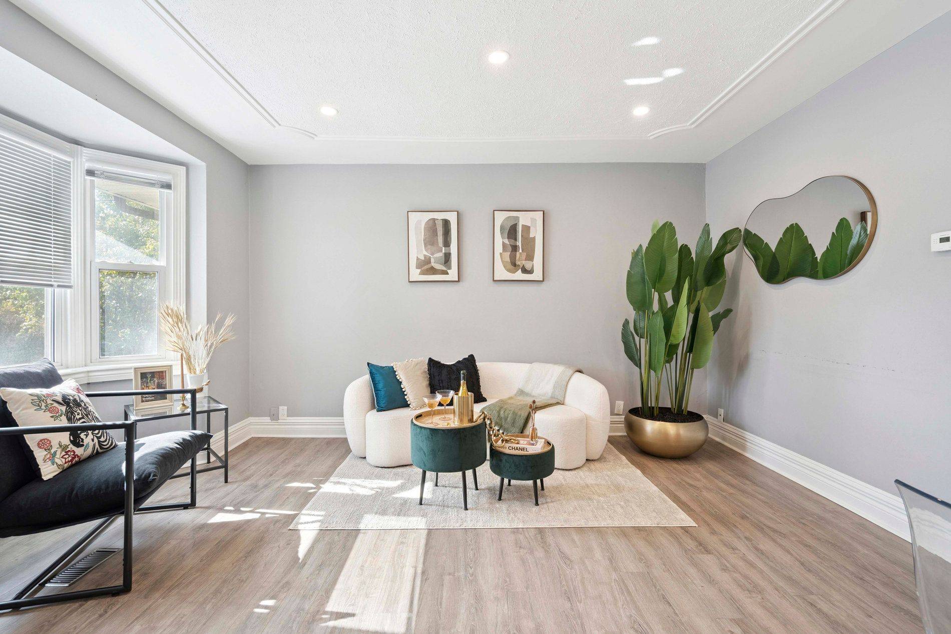 Toronto W04, ON M6B 2G3,542 Glen Park AVE #Main