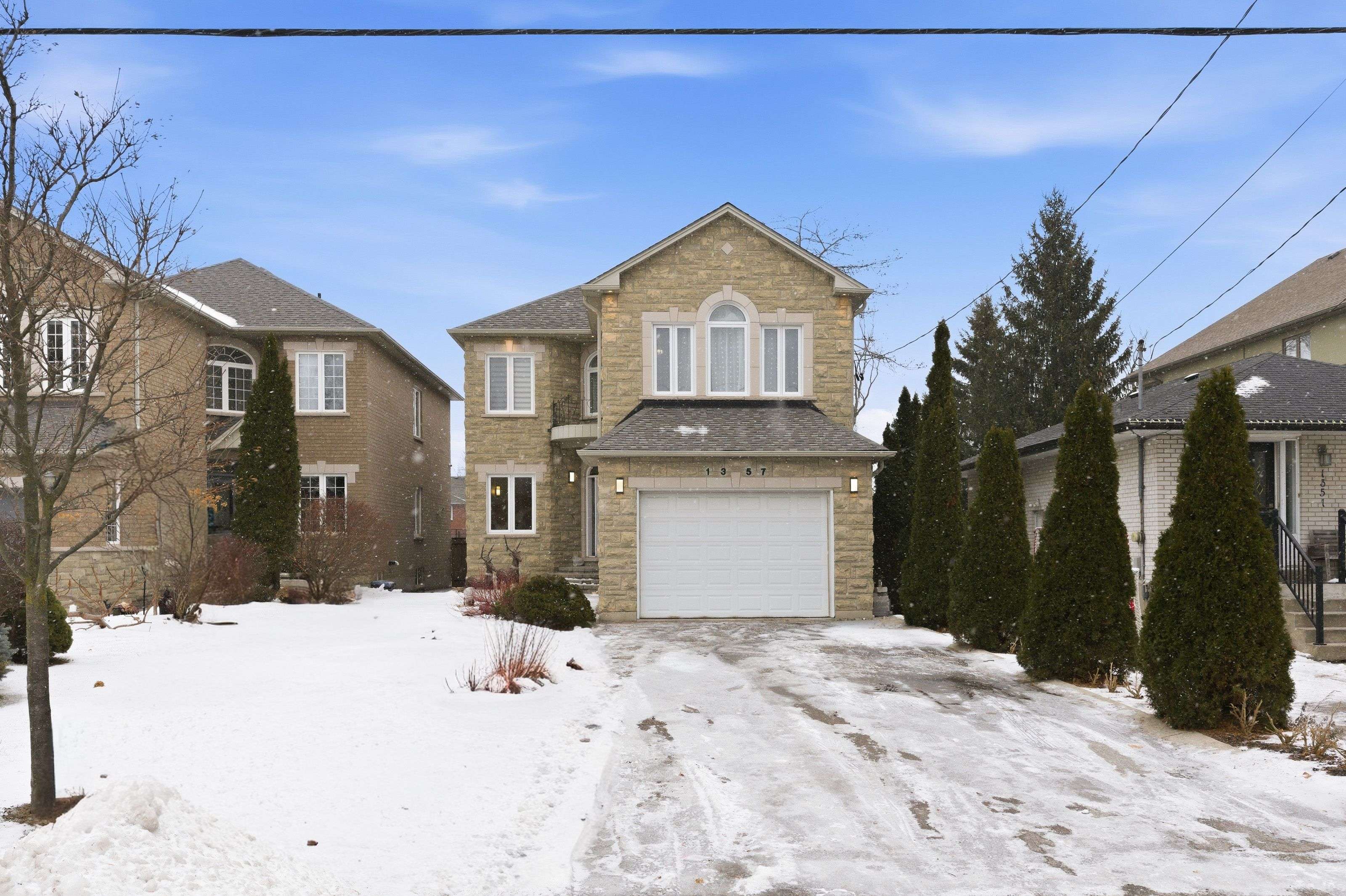 Mississauga, ON L5E 2A8,1357 Alexandra AVE